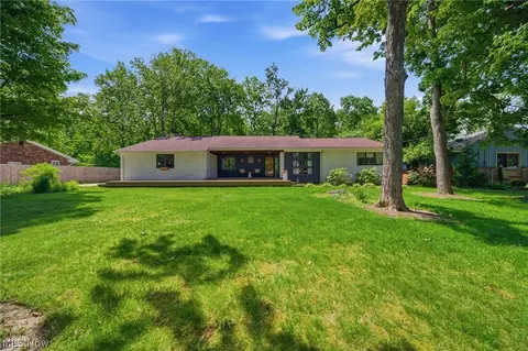 6842 Metro Park Dr, Mayfield Village, OH 44143