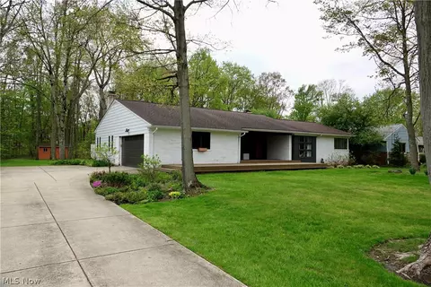 6842 Metro Park Dr, Mayfield Village, OH 44143