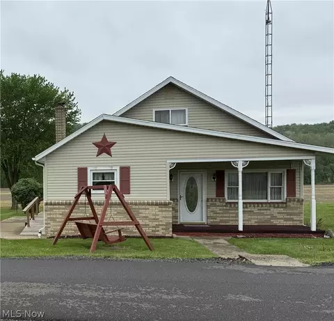10083 Stillwater Rd SE, Uhrichsville, OH 44683