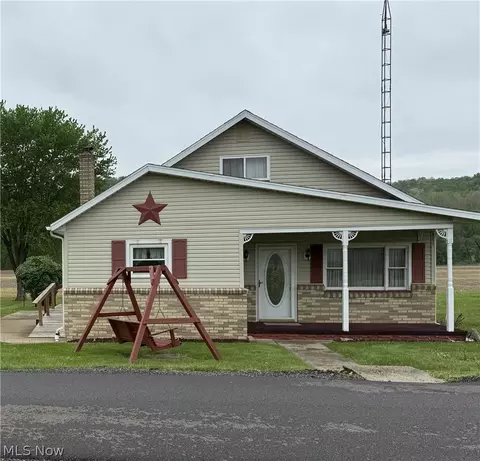 10083 Stillwater Rd SE, Uhrichsville, OH 44683