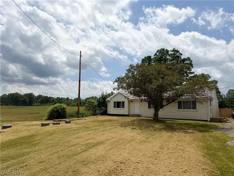 2807 Warren Burton Rd, Southington, OH 44470