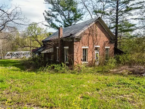 47691 E Captina Highway Rd, Alledonia, OH 43902