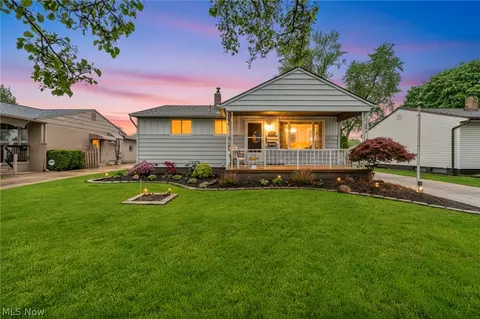 15425 Richard Dr, Brook Park, OH 44142