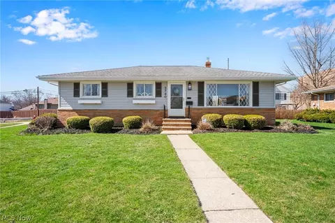 3740 W 214th St, Fairview Park, OH 44126