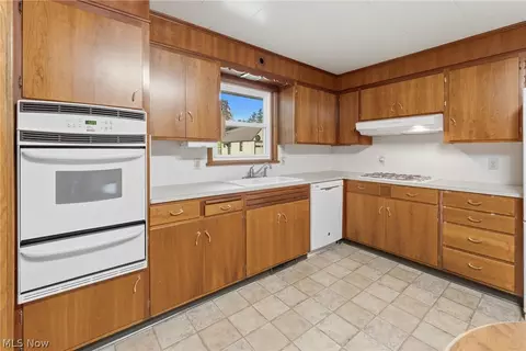 1304 E 2nd St, Dover, OH 44622 photo 8