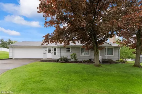 1304 E 2nd St, Dover, OH 44622