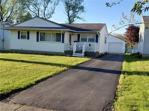 506 Moore St, Hubbard, OH 44425