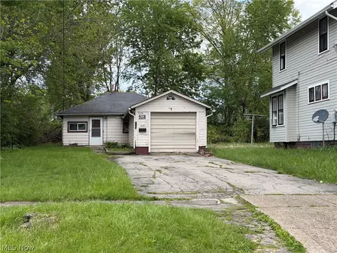 1115 Mckinley St NE, Warren, OH 44483