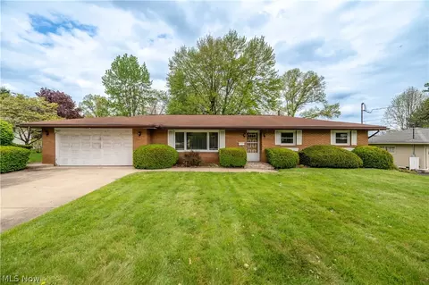 7627 Catherine St, Masury, OH 44438