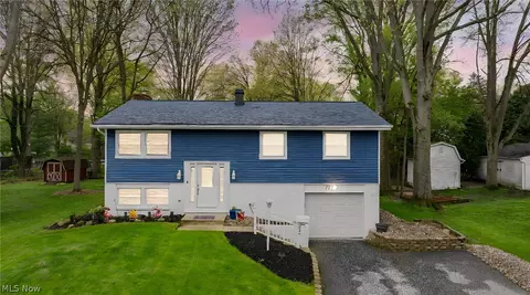 2592 Cherry Blossom Cir, Stow, OH 44224
