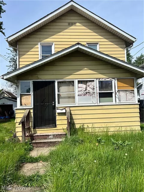 996 Burkhardt Ave, Akron, OH 44301