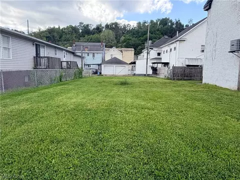 4587 Jefferson St, Bellaire, OH 43906