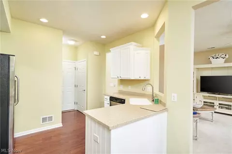 Entry Way - 438 Turner Dr, Copley, OH 44321 photo 1 of 2