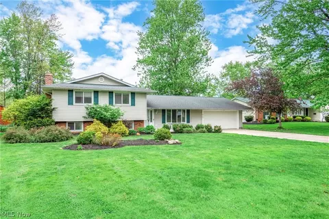8139 Yorkshire Dr, Mentor, OH 44060