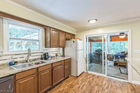 Kitchen - 7185 Maple St, Mentor, OH 44060 photo 3 of 4