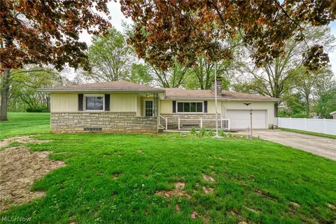 5638 Bonnie Lou Dr, New Franklin, OH 44319
