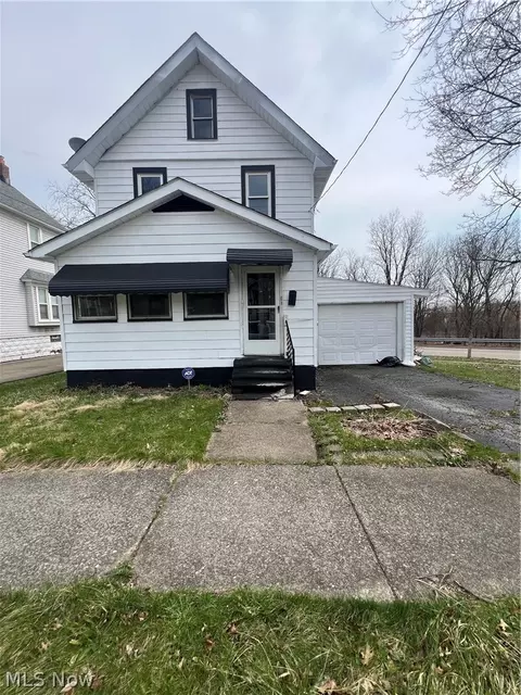 2277 5th St SW, Akron, OH 44314