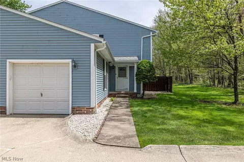 10297 Independence Dr, North Royalton, OH 44133