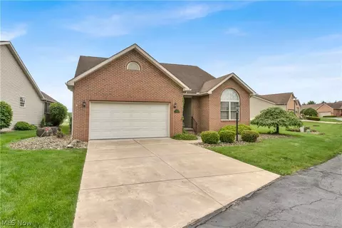144 Royal Troon Dr SE, Warren, OH 44484