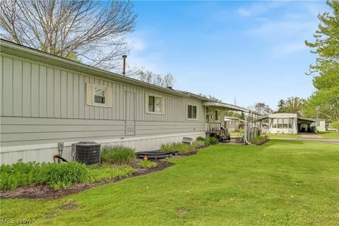 Exterior - 171 Brook Dr, Brookfield, OH 44403 photo 2 of 4