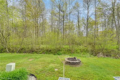 Exterior - 171 Brook Dr, Brookfield, OH 44403 photo 3 of 4