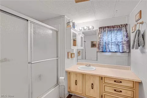 Bath - 171 Brook Dr, Brookfield, OH 44403 photo 2 of 2