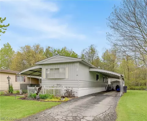 171 Brook Dr, Brookfield, OH 44403