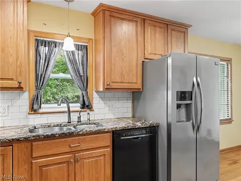 717 Columbia Ave, Akron, OH 44310 photo 10