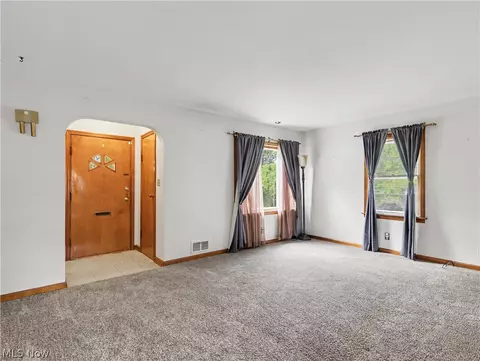 717 Columbia Ave, Akron, OH 44310 photo 5