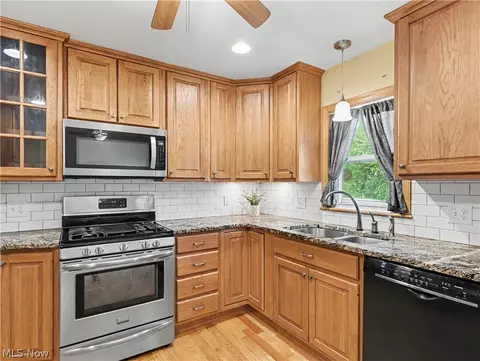 717 Columbia Ave, Akron, OH 44310 photo 9