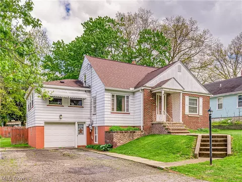 717 Columbia Ave, Akron, OH 44310 photo 2