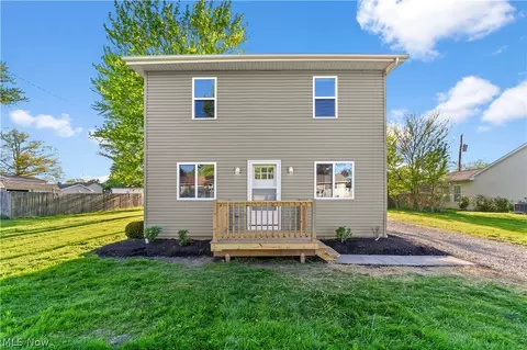 620 Pasadena Ave, Sheffield Lake, OH 44054