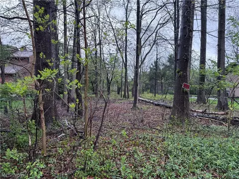 Vincent Road, Silver Lake, OH 44224