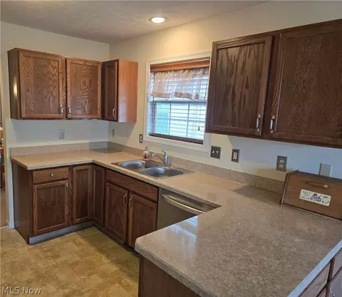 136 Haydens Arbor, Elyria, OH 44035 photo 4