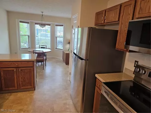 136 Haydens Arbor, Elyria, OH 44035 photo 5
