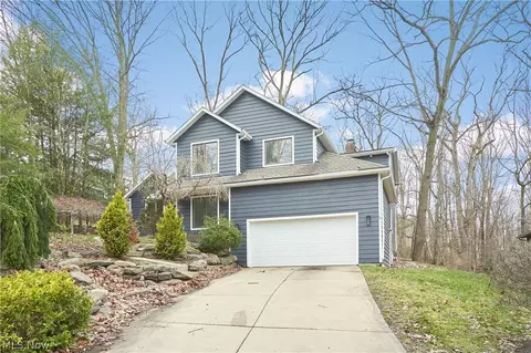 718 Stonecliff Dr, Akron, OH 44313