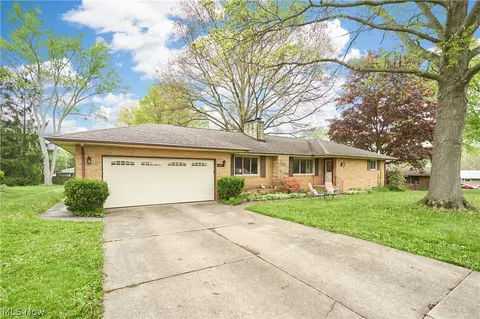 639 N Azalea Blvd, Barberton, OH 44203