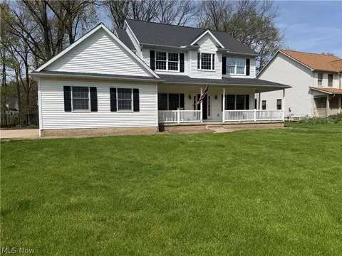 1467 Summer Wood Ln, Uniontown, OH 44685