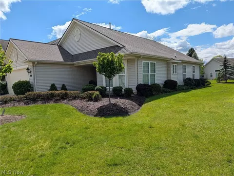 15282 Oak Hollow Ln, Strongsville, OH 44149