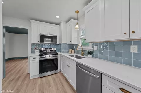 174 E 208th St, Euclid, OH 44123 photo 8