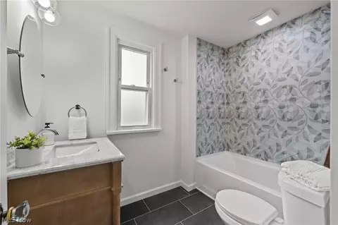 174 E 208th St, Euclid, OH 44123 photo 29