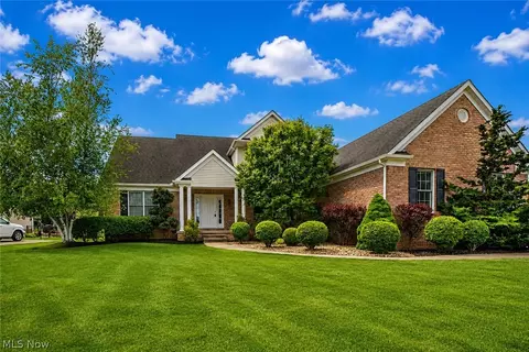 1204 Stone Crossing St NE, Canton, OH 44721