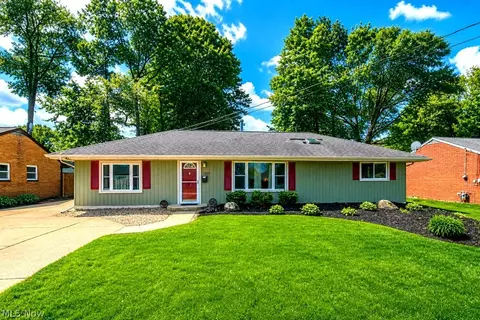 7580 Primrose Dr, Mentor On The Lake, OH 44060