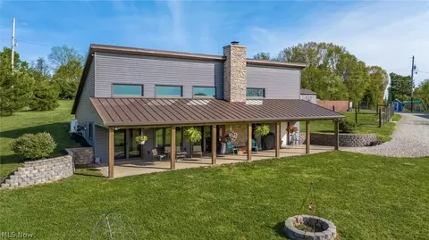 6180 Irish Ridge Rd SE, Corning, OH 43730