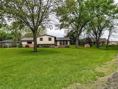 1101 Chaparrel Rd SW, Hartville, OH 44632