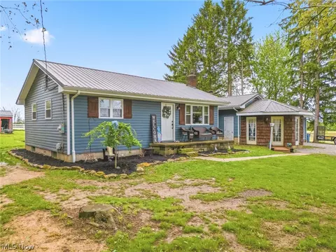 1477 E Garfield Rd, New Springfield, OH 44443