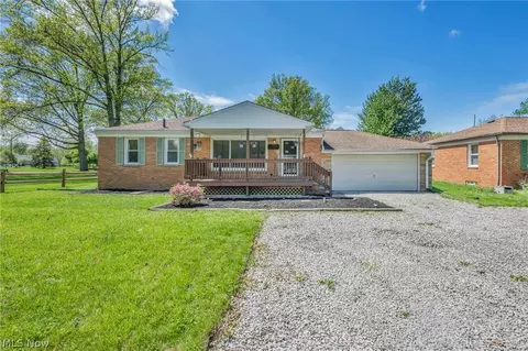 2124 Eaton Dr, Avon, OH 44011