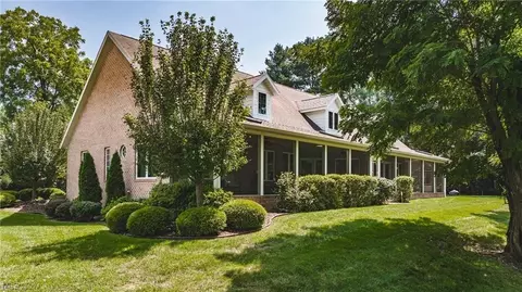 Exterior - 3908 River Rd, Vienna, WV 26105 photo 3 of 5
