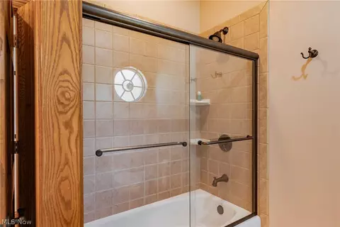Bath - 3908 River Rd, Vienna, WV 26105 photo 4 of 5