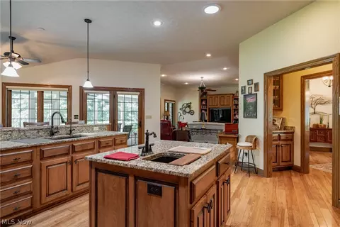 Kitchen - 3908 River Rd, Vienna, WV 26105 photo 3 of 4